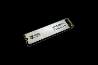 Kingsman SSD 1TB - KM600 ULTRA (3D TLC, M.2 PCIe Gen 3x4, NVMe 1.4, r:3200 MB/s, w:2500 MB/s) Hűtőbordás