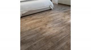 "Szürkésbarna Őskor Tölgye" Prémium SPC - Vinyl padló. Műanyag és kő kompozit keveréke. 2,25m2/csomag