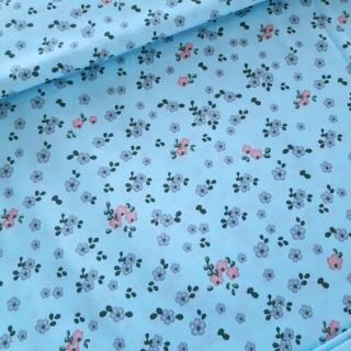 Szürke kis virágos pamutvászon pasztell kék alapon