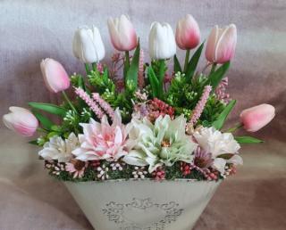 Tulipános-virágos asztaldísz