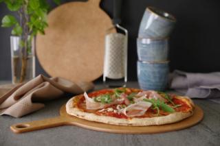 Pizza deszka nyéllel - 25,4 cm