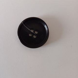 Műanyag négylyukú, fekete gomb 25 mm