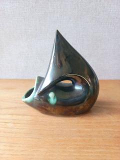 Grafit mázas kerámia hal figura