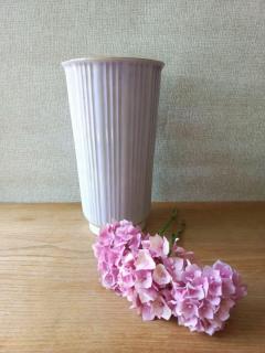 Hollóházi halvány lila anyagában csíkos váza