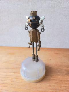 Robot figura alkatrészekből - valószínűleg a Miskolci Csavargyárból