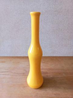 Sárga kerámia váza