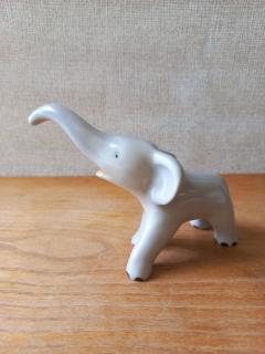 Szürke porcelán elefánt figura
