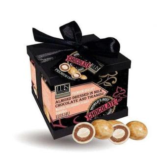 Luis Collections- Díszdobozos Bundás Drazsék (90 g, Tejcsokis tiramisu bundában, Mandula , Színes)