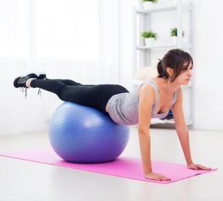 QMed Gimnasztikai labda Piros színben (155-169 cm testmagassághoz)