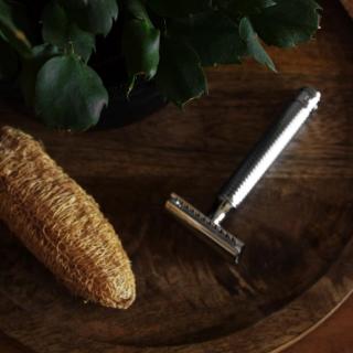 Mühle biztonsági fém borotva - fix pengés, zárt fésűzetű
