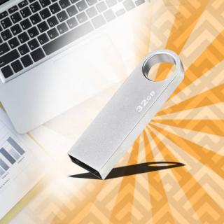 32 GB-os mini pendrive