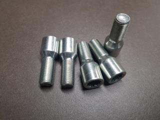 Felnicsavar Kúpos M14x1,5 28mm hosszú Belső kulcsnyílású