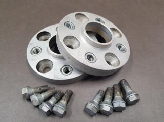 HR Nyomtávszélesítő 57,1 4x100 20mm Adapteres Használt