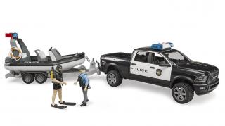 Dodge RAM 2500 rendőrautó utánfutóval, csónakkal és búvárral