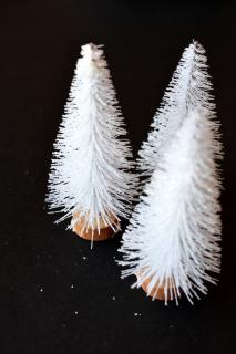 Fenyőfa fehér glitteres 8cm