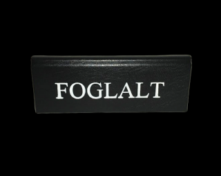 Foglalt tábla kicsi 113x40mm bőr hatású fekete - fehér felirattal