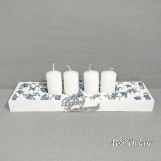 Adventi asztaldísz fehér gyertyákkal