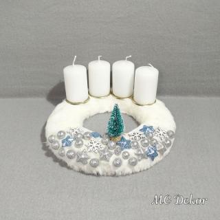 Adventi koszorú fehér gyertyákkal