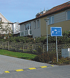 Lassító küszöb-részelem sárga (F5H_4363_0000)