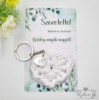 Horgolt szív kulcstartó gravírozott medállal, egyedi ajándékkártyán - 12 (több szín)