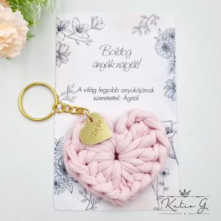 Horgolt szív kulcstartó gravírozott medállal, egyedi ajándékkártyán - 4 (több szín)