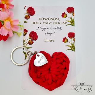 Horgolt szív kulcstartó gravírozott medállal, egyedi ajándékkártyán - 6 (több szín)
