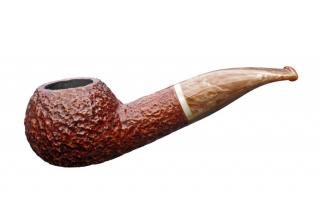 Savinelli Dolomiti Half Bent rustic 320 Cumberland, hanga gyökér pipa 9mm filterrel, csurgatott csutorával és enyhén hajlított szárral