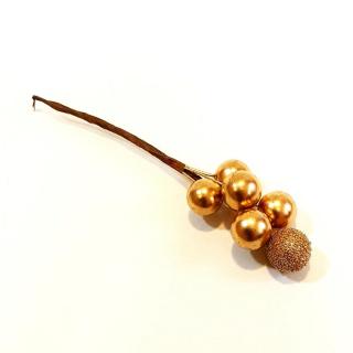 Arany színű bogyócsokor, 6 bogyó/cs. Bogyó átmérője: 1 cm