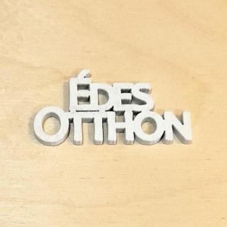 Fehér fa 'Édes otthon' felirat, mérete: 4,5x2,3 cm