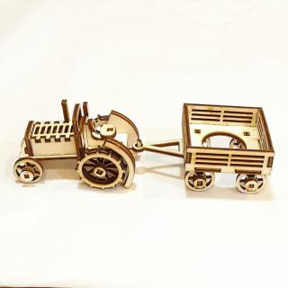 Natúr fa traktor pótkocsival. Mérete: 16x4,5x4,6 cm