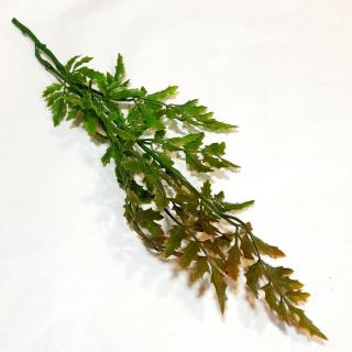 Világosbarna végű műzöld, hossza kb. 24 cm