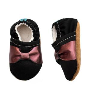 Fekete puhatalpú cipő metál bordó bőr masnival