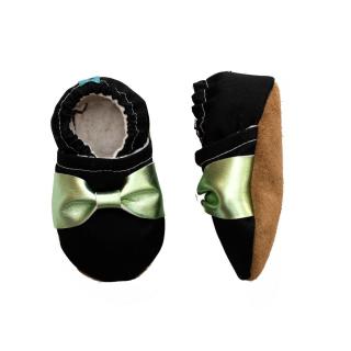 Fekete puhatalpú cipő metál zöld bőr masnival