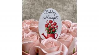 Piros tulipános Boldog Nőnapot felirat