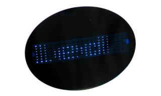 EUROLITE LED kitűző USB kék 253 karakter 80500056