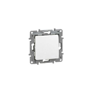 Legrand Niloé 107 keresztkapcsoló körömmel fehér 764504