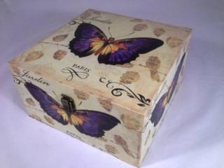 11-62/XL Lila pillangós doboz