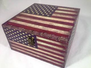 11-63/XL Négyzet alakú amerikai zászlós doboz