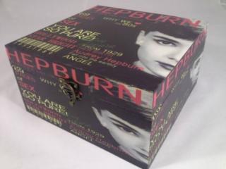 11-65/XL Audrey Hepburn mintás doboz