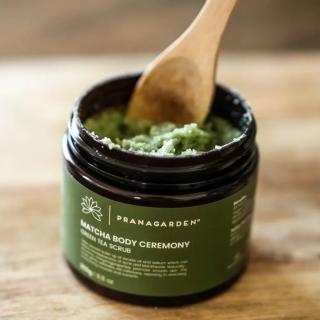 Pranagarden Matcha Body Ceremony zöld tea bőrápoló, hidratáló testradír 250 g