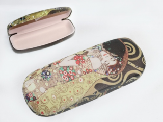 H.C.021-8211 Szeművegtok 16x6,5x4 cm műbőr / műanyag, Klimt: The Kiss