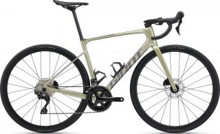 GIANT DEFY ADVANCED 2 BAY LEAF 2024 FÉRFI ORSZÁGÚTI KERÉKPÁR