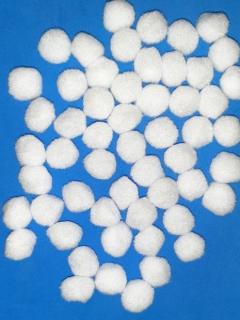 Pompon 17-20 mm  golyócskák, hógolyó dekorációs kellék varrható, ragasztható,  hófehér színben  50 db/ csomag