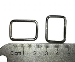 Szögletes fém bújtató méret: 2 mm vastag,20mm x14 mm, (pálca nélkül)