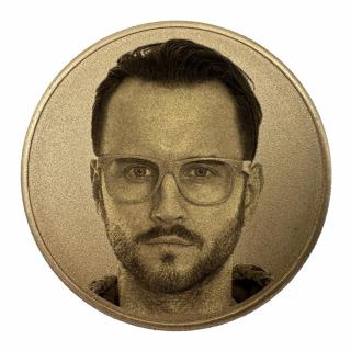 Születésnapi érme gravírozás saját fotóval