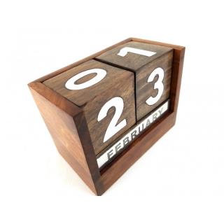 Fából készült naptár fém számlappal