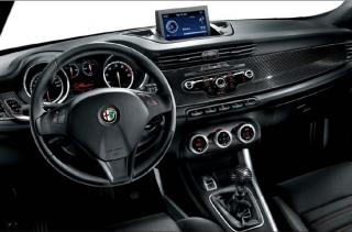 Alfa Romeo Giulietta Sada ozdobných krytů palubní desky, carbon