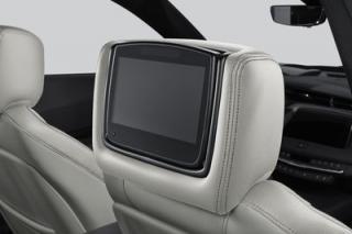 Cadillac XT4 Infotainment systém pro zadní sedadla s DVD přehrávačem  - ve světle pšeničné kůži s černým prošíváním