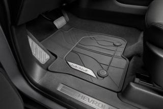 Chevrolet 5.gen Tahoe Celokožené podlahové rohože Premium pro první řadu sedadel v černé barvě Jet Black s nápisem Chevrolet