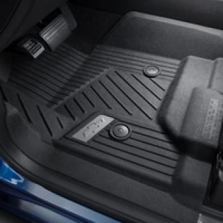 Chevrolet Podlahové vložky First-Row Premium All-Weather v černé barvě s logem Bowtie (pro modely se středovou konzo
